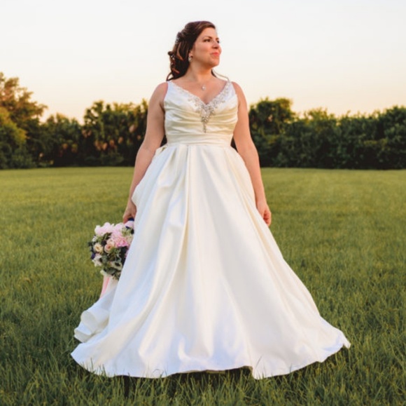 Bling Wedding Dress Ivory - Picture 1 of 3